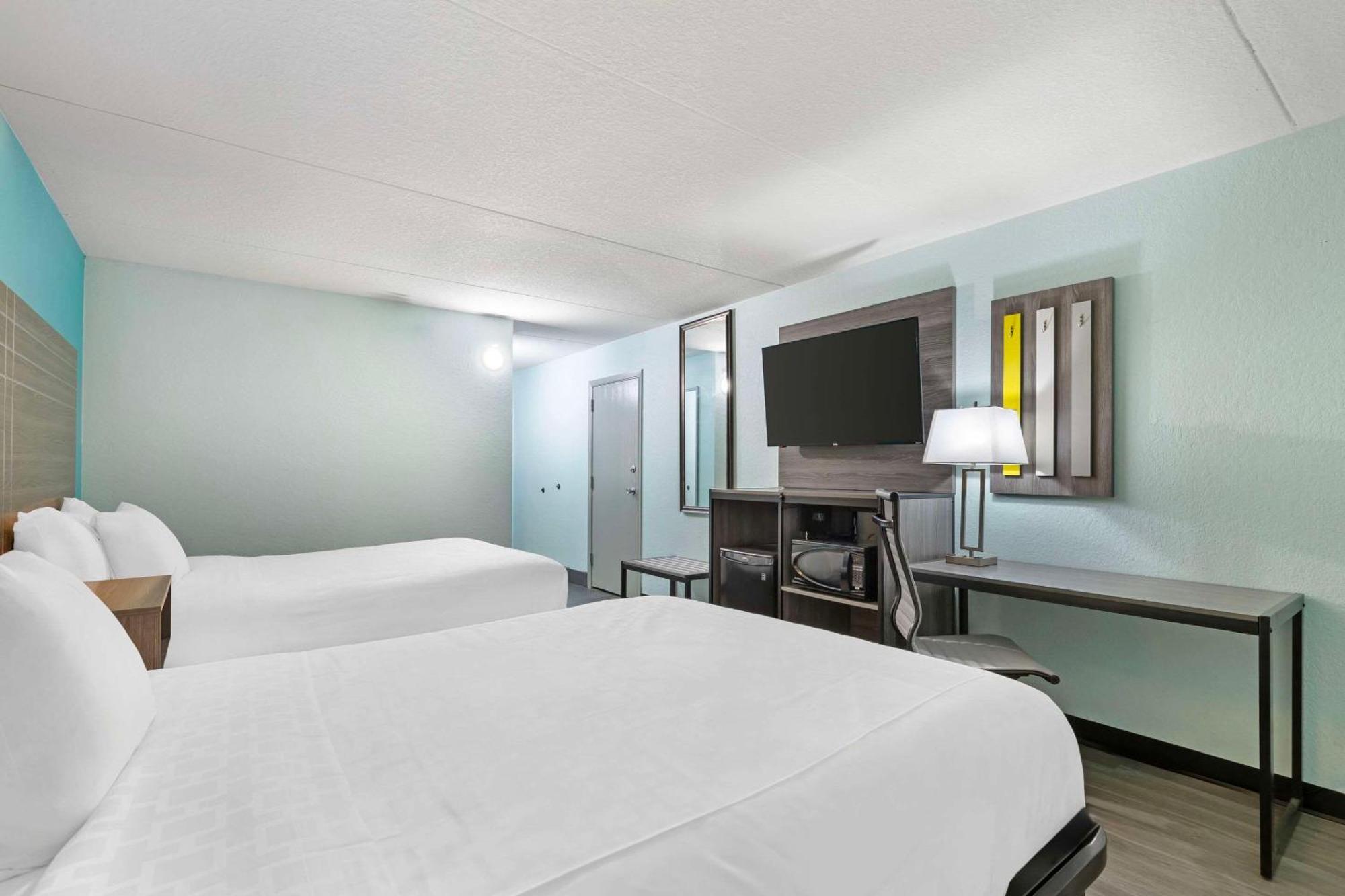 Clarion Inn Des Moines Airport Exterior photo