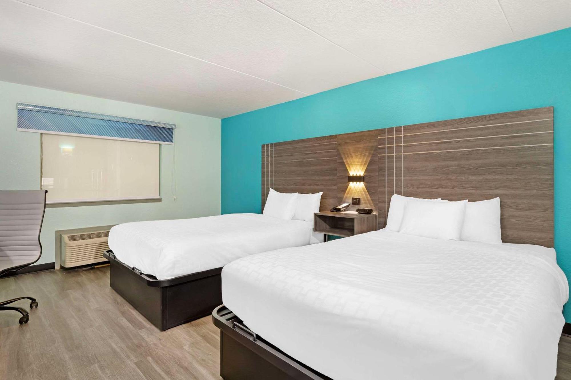 Clarion Inn Des Moines Airport Exterior photo